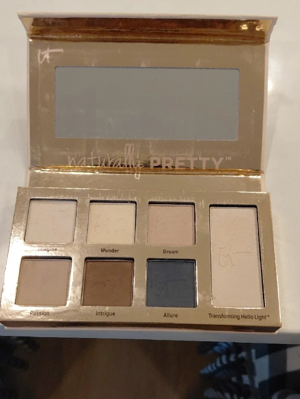 IT Cosmetics Naturally Pretty Essentials Nude Makeup Palette..new